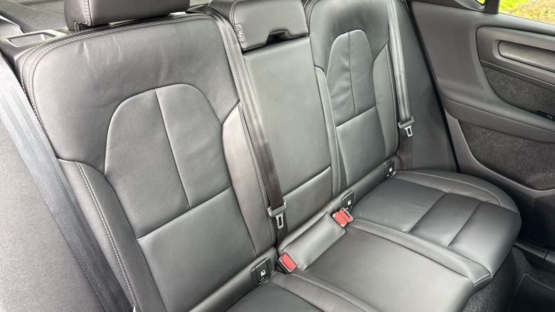 Volvo XC40 2.0 B4P Ultra Dark 5dr Auto Petrol Estate